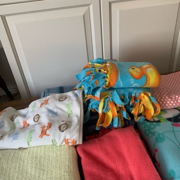 Lot of 6 baby blankets very clean - Picture 2 of 14